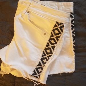 WHITE AZTEC SHORTS